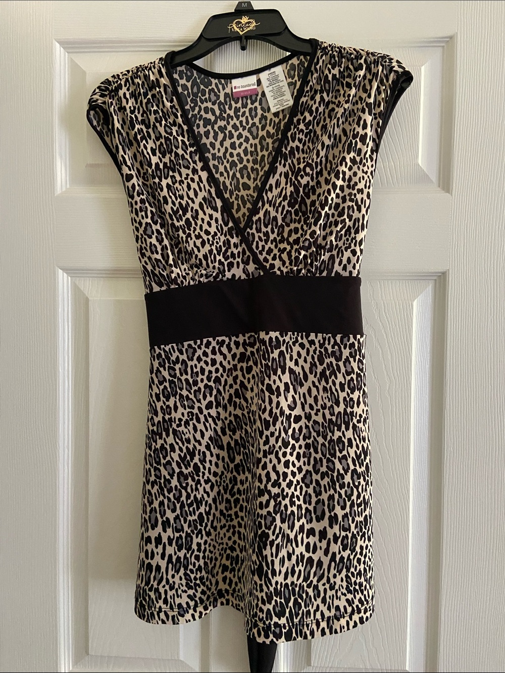 Leopard Print V-Neck Waistband Blouse- Black & Cream